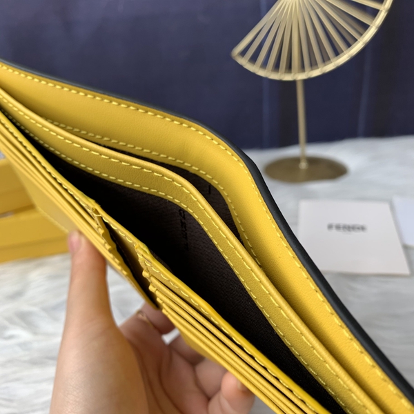 超激安ブランド財布偽物着用イメージ